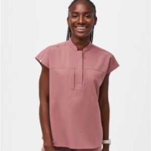 🏷NWT⭐️ FIGS BLAKE OVERSIZED SCRUB TOP IN MAUVE SIZE M